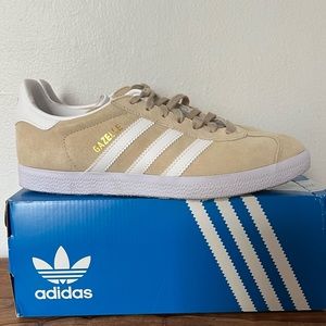 Aida’s Gazelle- Savanna / Cloud White / Glory Red